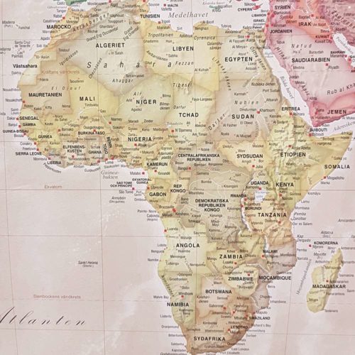 Världskarta för vägg Antik 100x70 cm Afrika Där du kan markera med nålar vart du har varit. Passar lika bra i hemmet som på kontoret eller företaget Kartkungen